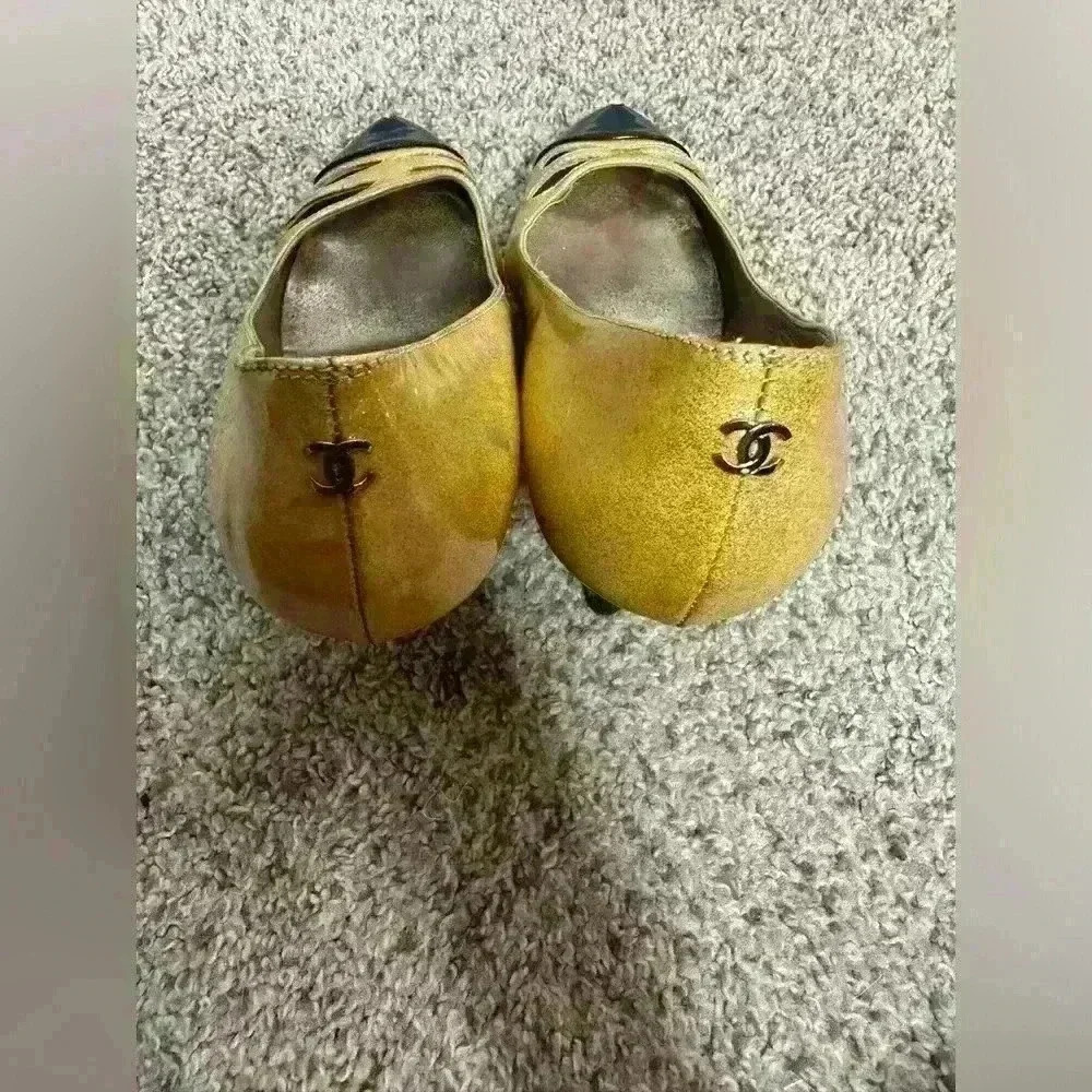 CHANEL Two-Tone Yellow and Black Heels - Picture 13 of 15